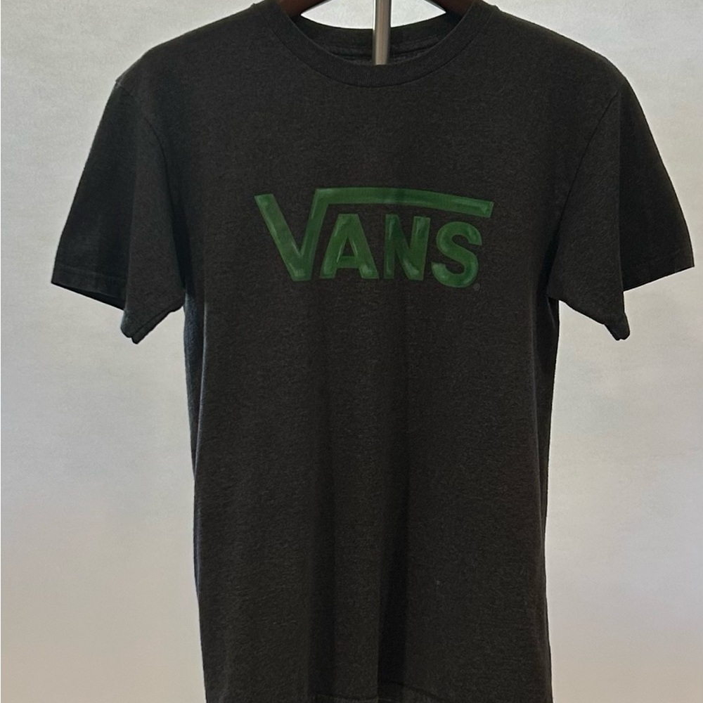 MLT005 Vans Men's charcoal gray T-Shirt with green VANS lettering Small